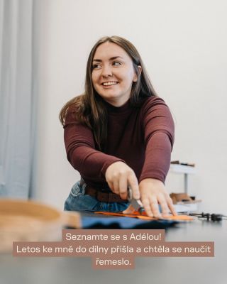 Mám velkou radost, že vám dneska můžu představit Adélu. 👋 Chtěla se naučit řemeslo. A tak přišla ke mně do dílny. Už je to...